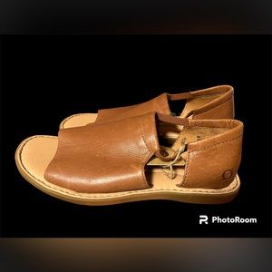 Born sandals NWT